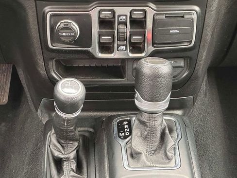 Used 2021 Jeep Gladiator Sport AWD/4WD image 18