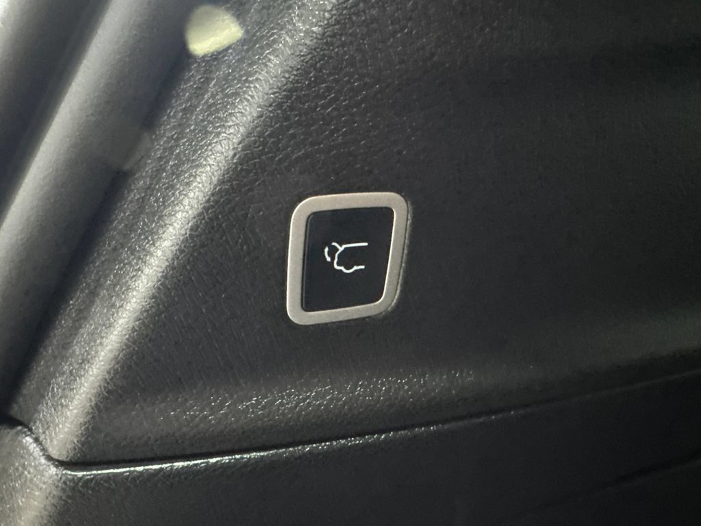 Used 2025 Chrysler Pacifica Select FWD image 35