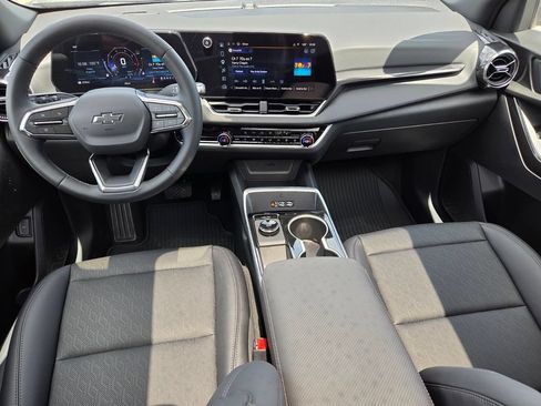 Used 2027 Chevrolet Equinox LT w/ Convenience Package II FWD image 10