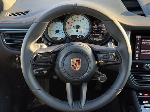 Used 2025 Porsche Macan Premium Plus image 27