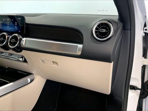 Used 2026 Mercedes-Benz GLB 250 image 17