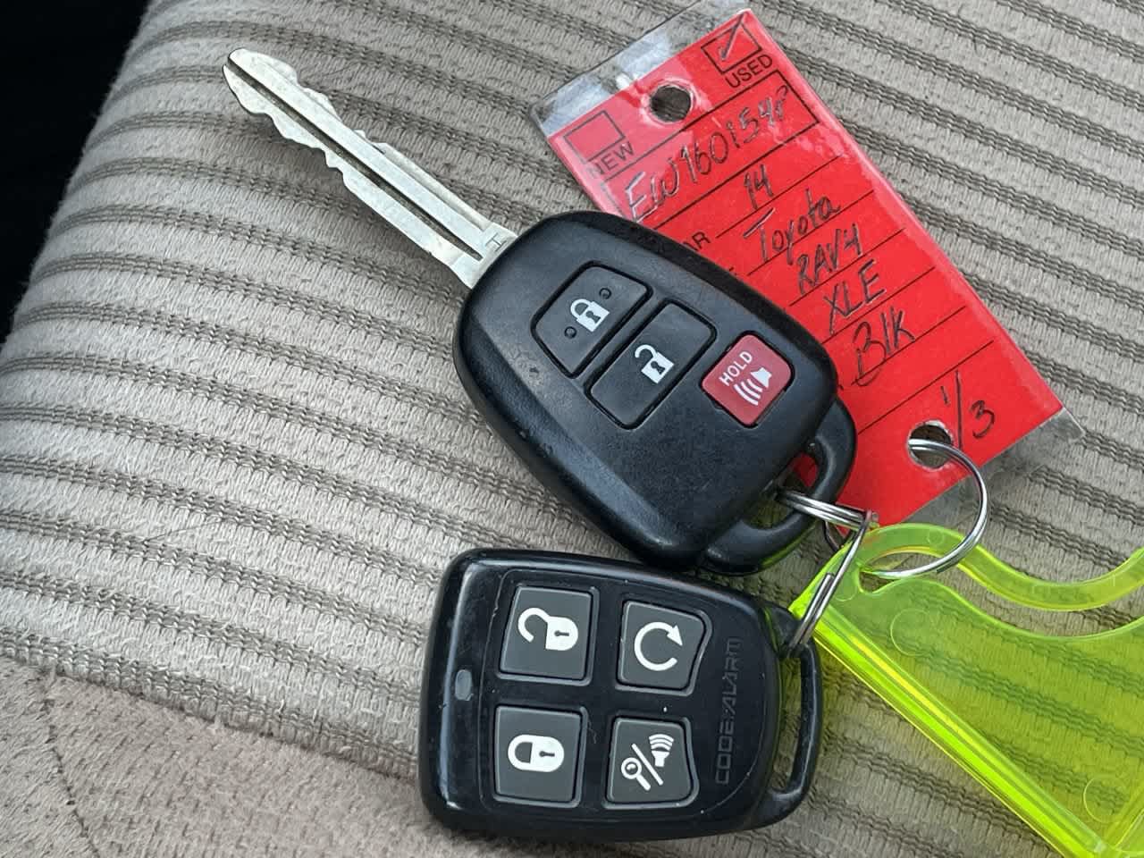Used 2014 Toyota RAV4 XLE AWD/4WD image 29