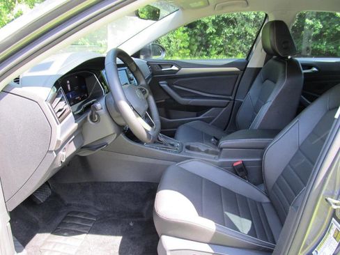 Used 2022 Volkswagen Jetta SE image 18