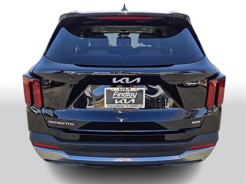 Used 2024 Kia Sorento S w/ Panoramic Sunroof Package image 5