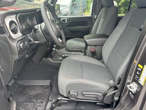 New 2026 Jeep Gladiator Sport AWD/4WD image 9