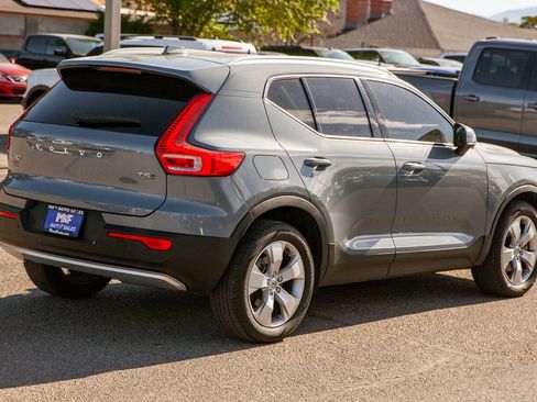 Used 2022 Volvo XC40 T5 Momentum AWD/4WD image 5
