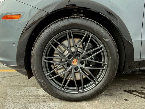 New 2026 Porsche Cayenne GTS image 11