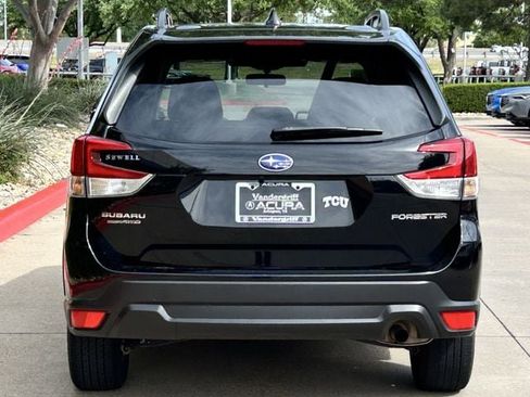 Used 2022 Subaru Forester Premium AWD/4WD image 5