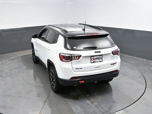 Used 2025 Jeep Compass Trailhawk AWD/4WD image 42