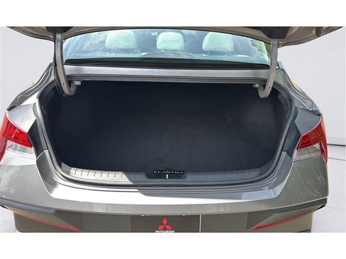 Used 2025 Hyundai Elantra Limited FWD image 12