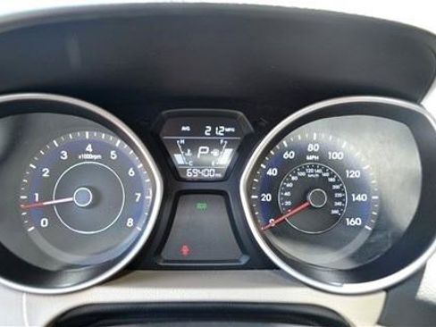 Used 2015 Hyundai Elantra SE w/ Option Group 02 FWD image 13
