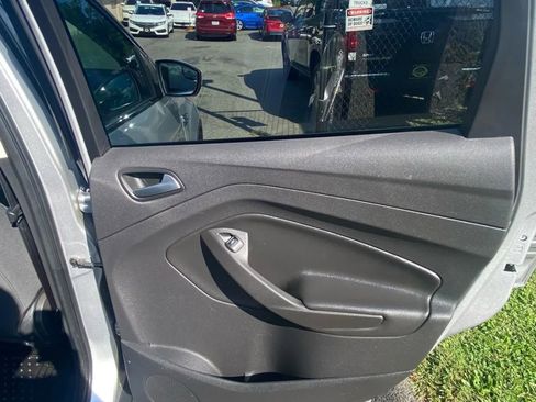 Used 2016 Ford Escape SE image 15