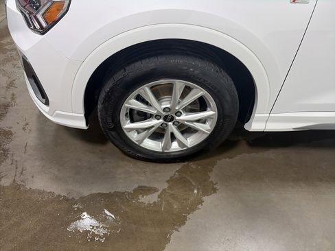 Used 2025 Audi Q3 2.0T Premium image 9