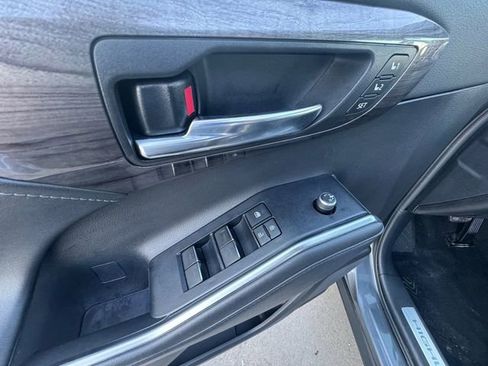 Used 2021 Toyota Highlander Limited image 5