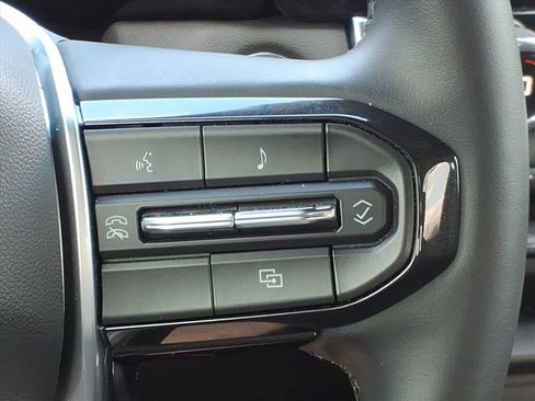 Used 2025 Chevrolet Colorado LT image 13