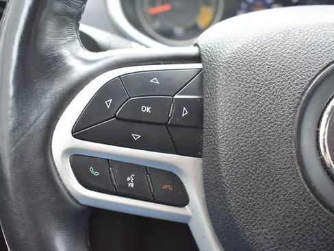 Used 2018 Jeep Cherokee Trailhawk w/ Cold Weather Group AWD/4WD image 22
