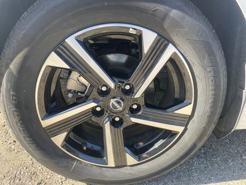 Used 2025 Nissan Sentra SV image 27