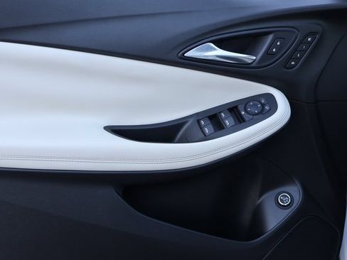 Used 2020 Buick Encore GX Essence w/ Advanced Technology Package image 9