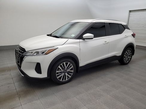 Used 2024 Nissan Kicks SV FWD image 2