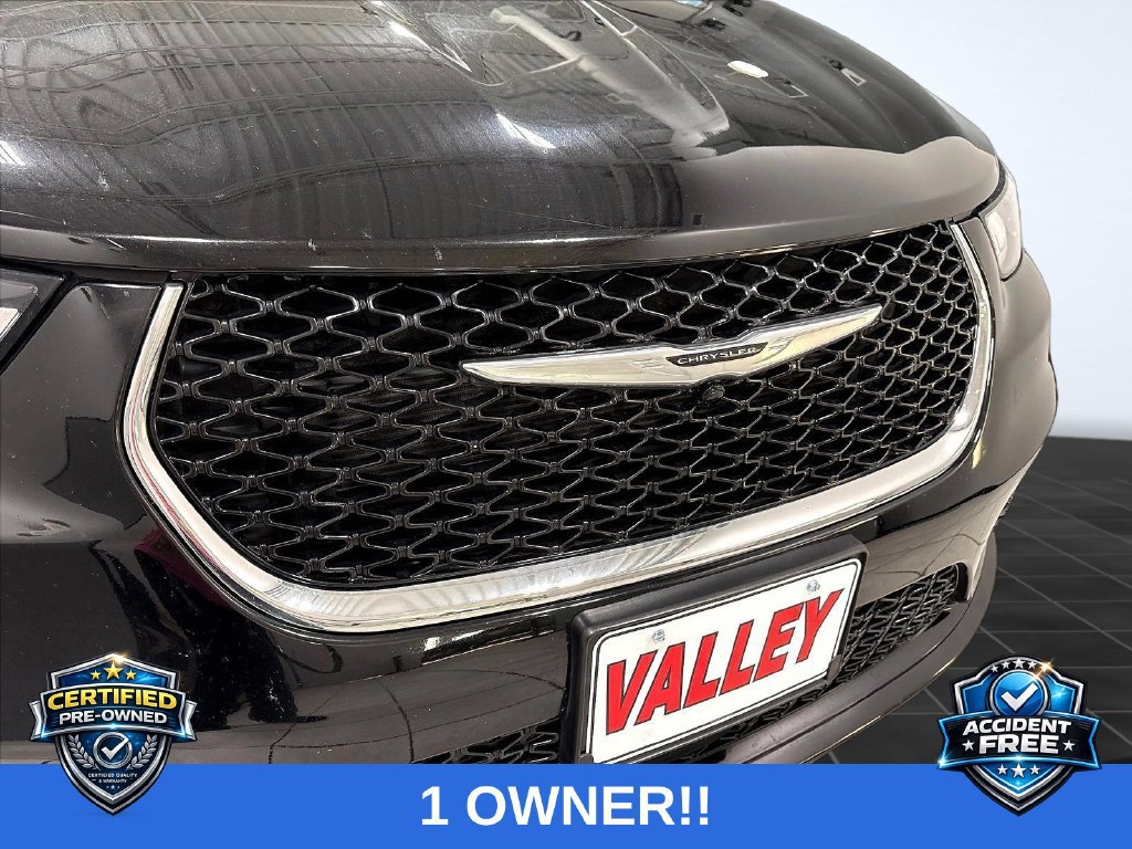 Used 2024 Chrysler Pacifica Touring-L FWD image 32