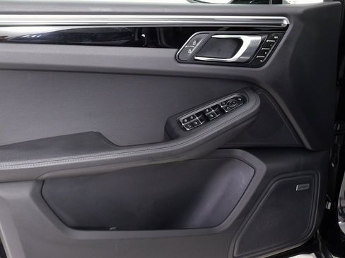 Used 2024 Porsche Macan image 30