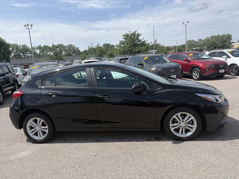 Used 2019 Chevrolet Cruze LS w/ LS Convenience Package FWD image 4