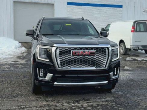 Used 2024 GMC Yukon Denali w/ Advanced Technology Package image 3