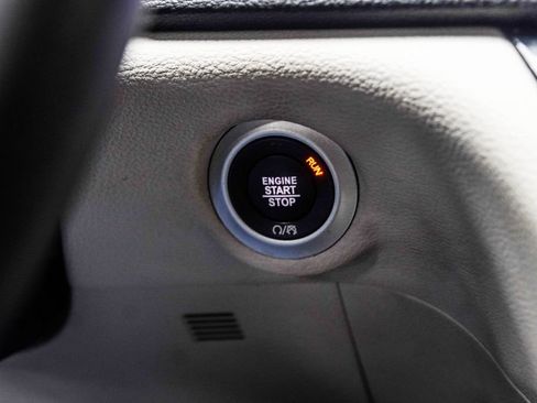 Used 2023 Chrysler Pacifica Limited image 18