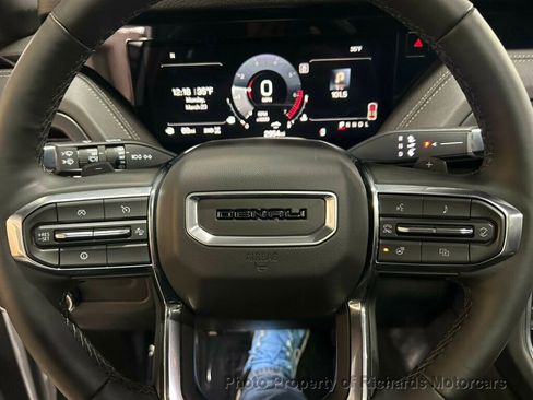 Used 2025 GMC Yukon Denali w/ Sun & Power Step Package image 19