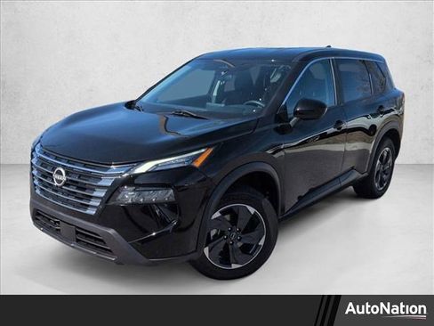 Used 2024 Nissan Rogue SV image 1