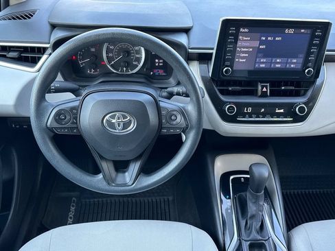 Used 2020 Toyota Corolla LE FWD image 15