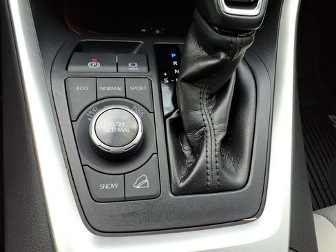 Used 2020 Toyota RAV4 Limited image 24