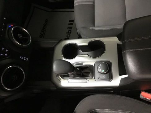 Used 2025 Chevrolet Blazer LT image 33