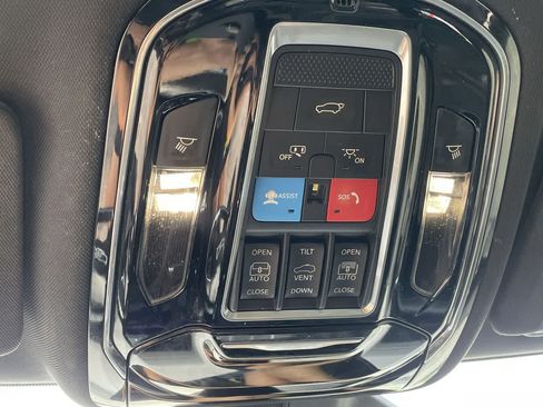 Used 2022 Jeep Grand Cherokee Overland AWD/4WD image 34