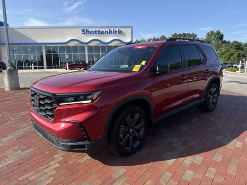 Used 2023 Honda Pilot Sport image 4