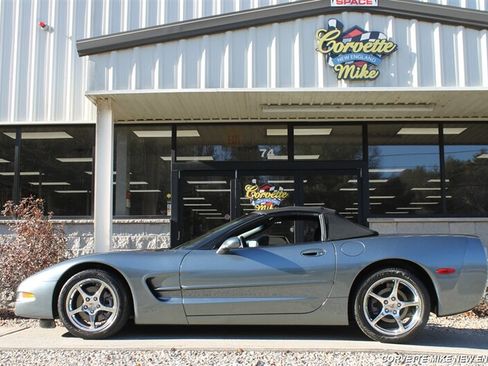Used 2003 Chevrolet Corvette Coupe w/ Preferred Equipment Group1 RWD image 8