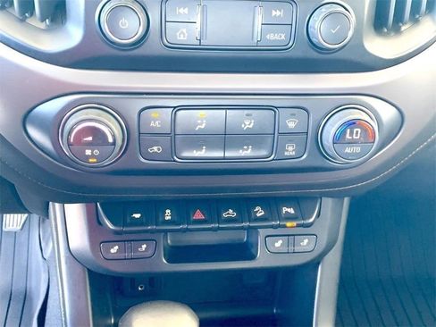 Used 2022 GMC Canyon AT4 image 35