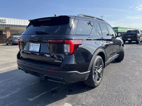 Used 2025 Ford Explorer ST-Line w/ Premium Package image 5