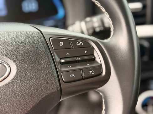 Used 2023 Hyundai Venue Limited FWD image 23