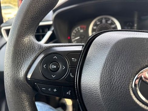 Used 2021 Toyota Corolla LE image 24
