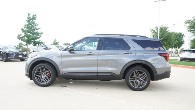 Used 2025 Ford Explorer ST-Line w/ ST-Line Street Pack AWD/4WD image 6