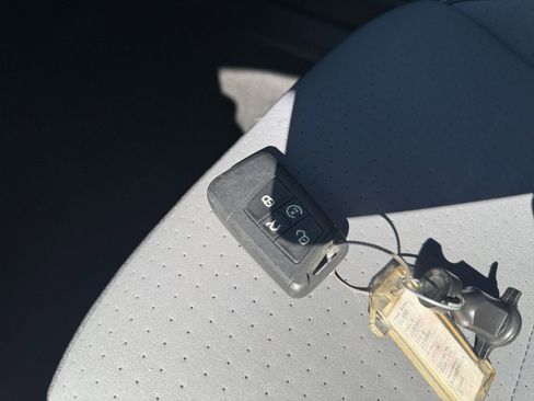 Used 2025 Volkswagen Jetta SE image 22