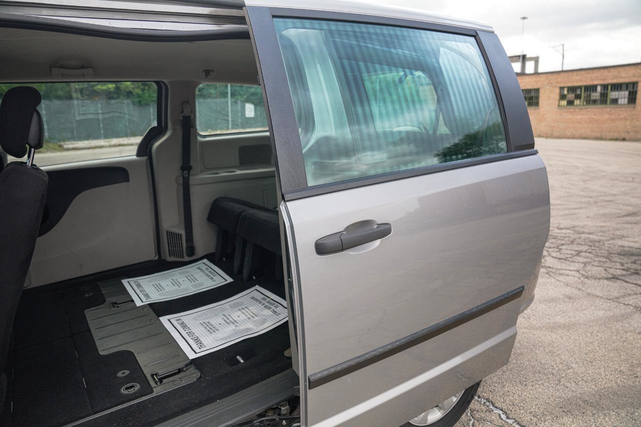 Used 2014 Dodge Grand Caravan American Value Package FWD image 23