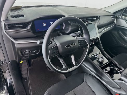 Used 2023 Jeep Grand Cherokee Laredo w/ Luxury Tech Group I image 30