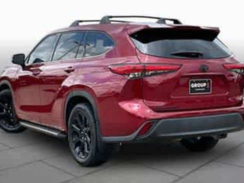 Used 2022 Toyota Highlander LE FWD image 6