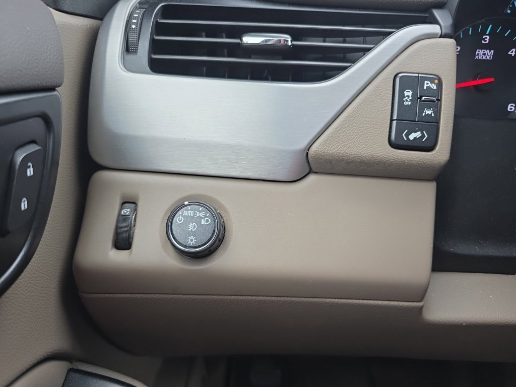 Used 2020 GMC Yukon XL SLT w/ Open Road Package RWD image 13