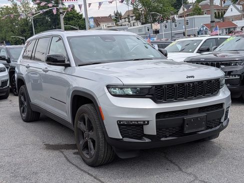 Used 2023 Jeep Grand Cherokee L Limited w/ Luxury Tech Group II AWD/4WD image 4