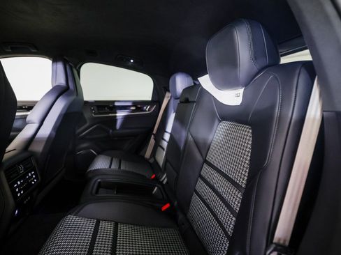 New 2026 Porsche Cayenne Turbo image 23