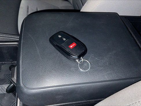 Used 2024 Toyota Tacoma TRD Off-Road image 34