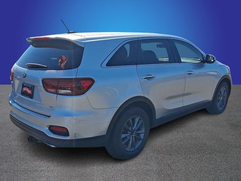 Used 2019 Kia Sorento AWD V6 image 4